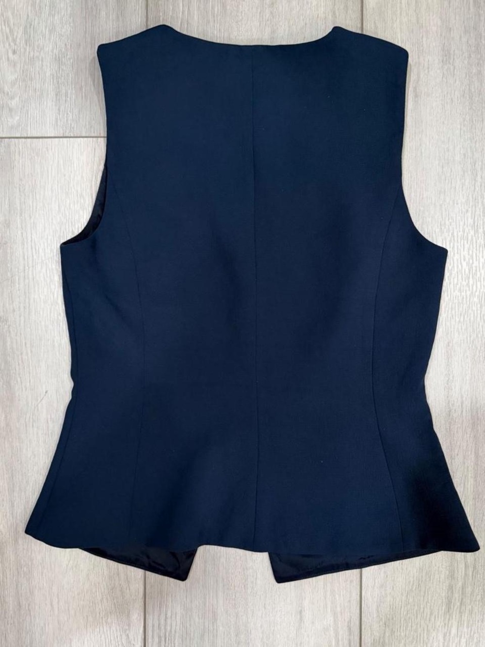 Aritzia Wilfred Regal Vest - Crepette in Admiral Navy. Size 4. - Picture 6 of 7